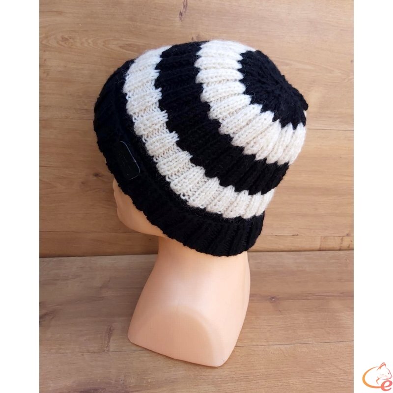 Megzta kepurė ZEBRA 3 Megzta kepurė ZEBRA 3